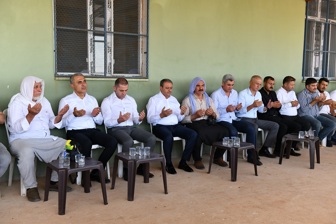 Şanlıurfa'daki kazada vefat eden 5 çocuk defnedildi Şanlıurfa'daki kazada vefat eden 5 çocuk defnedildi