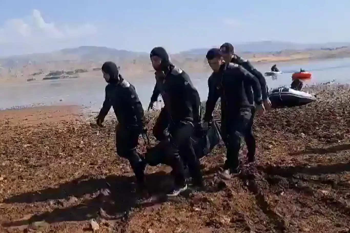 Diyarbakır'da baraj gölünde kaybolan gencin cansız bedeni bulundu Diyarbakır'da baraj gölünde kaybolan gencin cansız bedeni bulundu