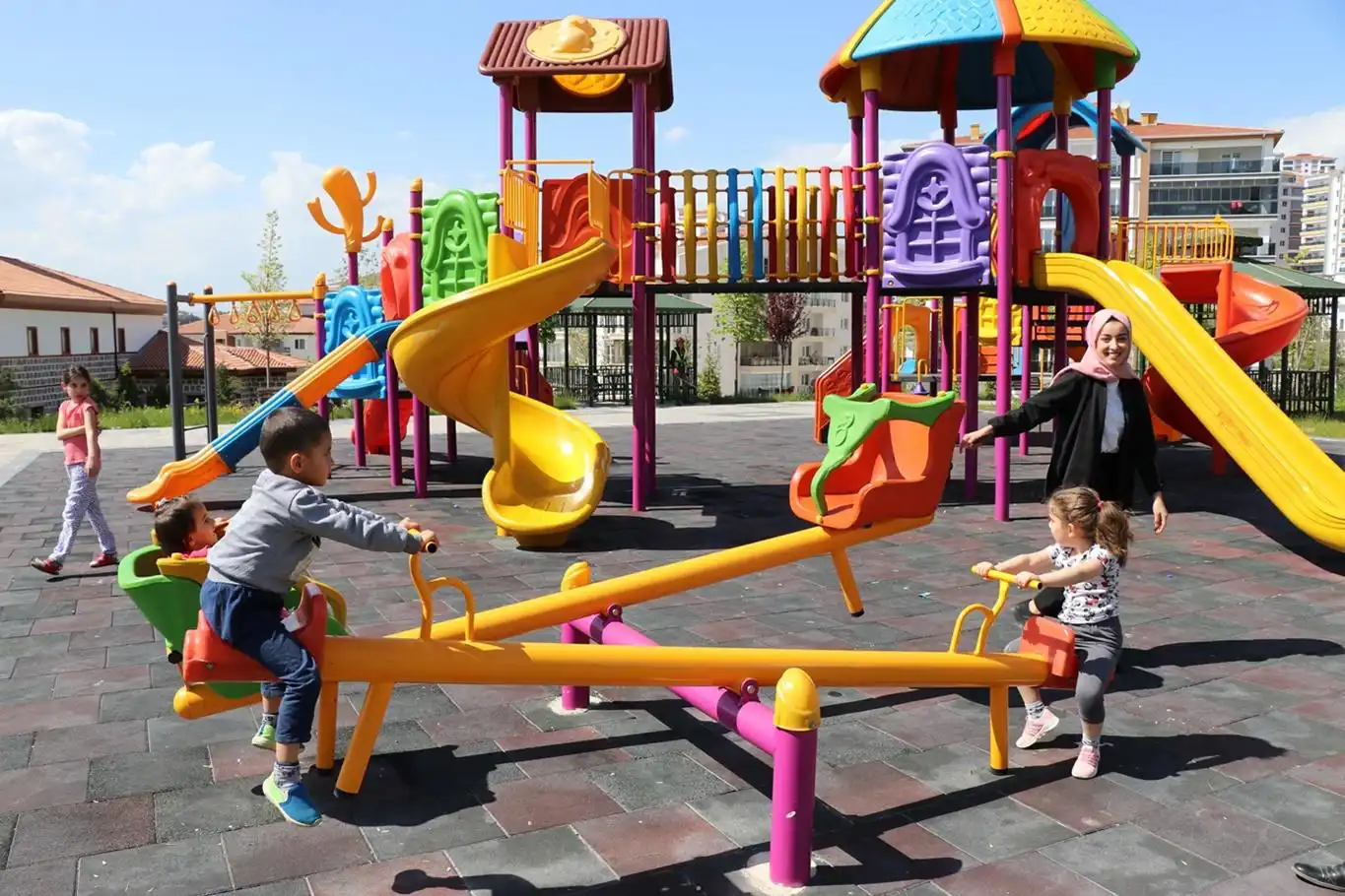 Güvenli bir çocuk oyun alanı nasıl olmalı? Güvenli bir çocuk oyun alanı nasıl olmalı?