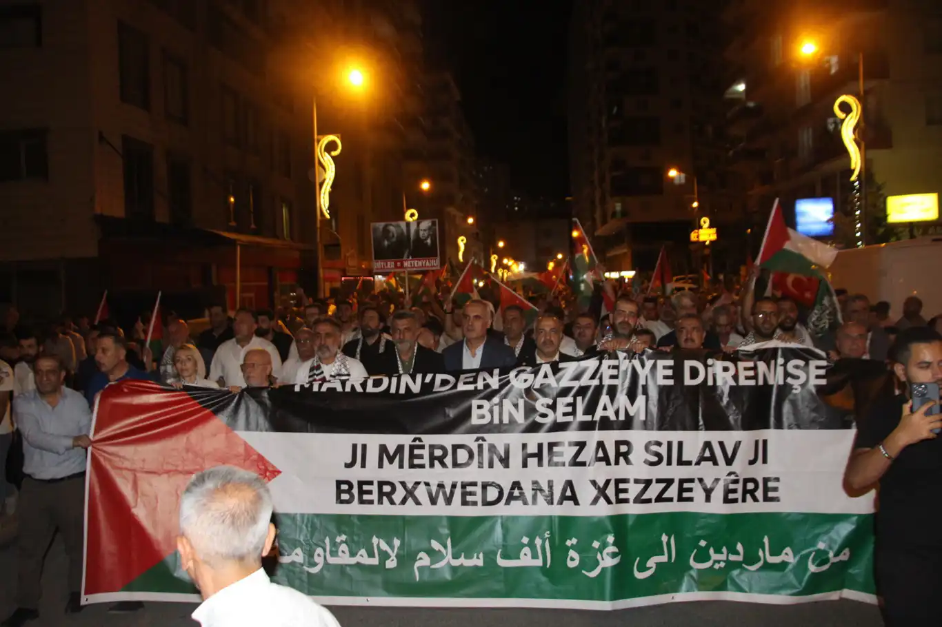 Şehid Heniyye’nin çağrısına uyan halk duygularını paylaştı: İmanımız gereği bu tür çağrılara kulak asmalıyız Şehid Heniyye’nin çağrısına uyan halk duygularını paylaştı: İmanımız gereği bu tür çağrılara kulak asmalıyız