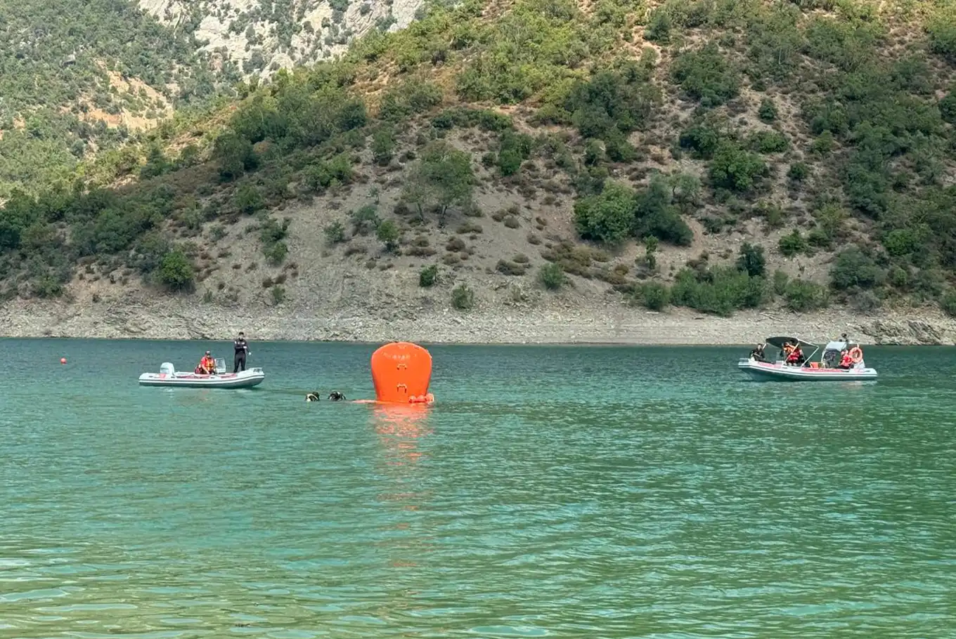 Adana'da düşen helikopter için kurtarma çalışmaları devam ediyor Adana'da düşen helikopter için kurtarma çalışmaları devam ediyor