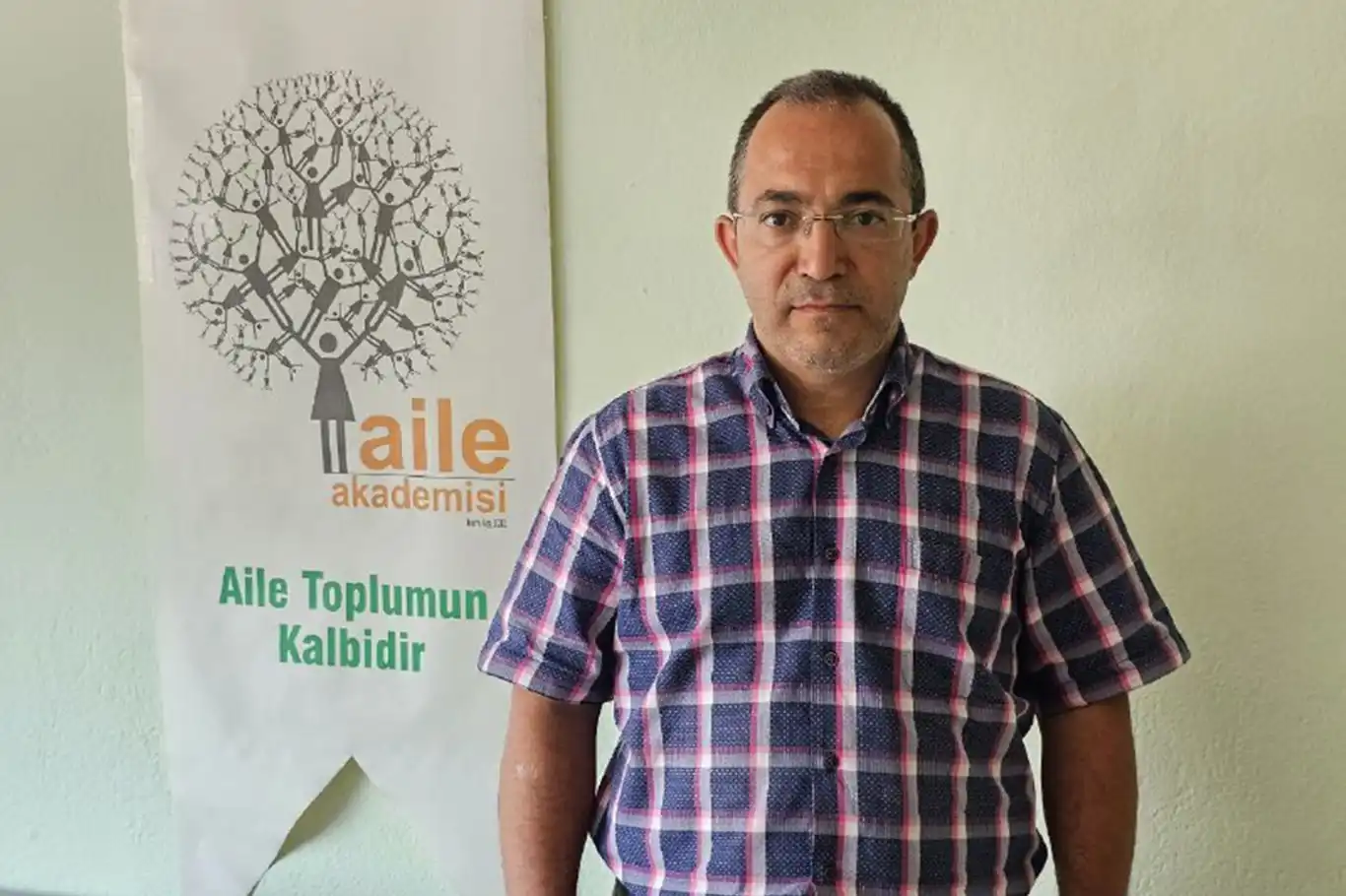 Dr. Kuruçay: İnanç, medeniyet ve kültürel birikimle yeniden aile kodlarımıza dönmeliyiz Dr. Kuruçay: İnanç, medeniyet ve kültürel birikimle yeniden aile kodlarımıza dönmeliyiz
