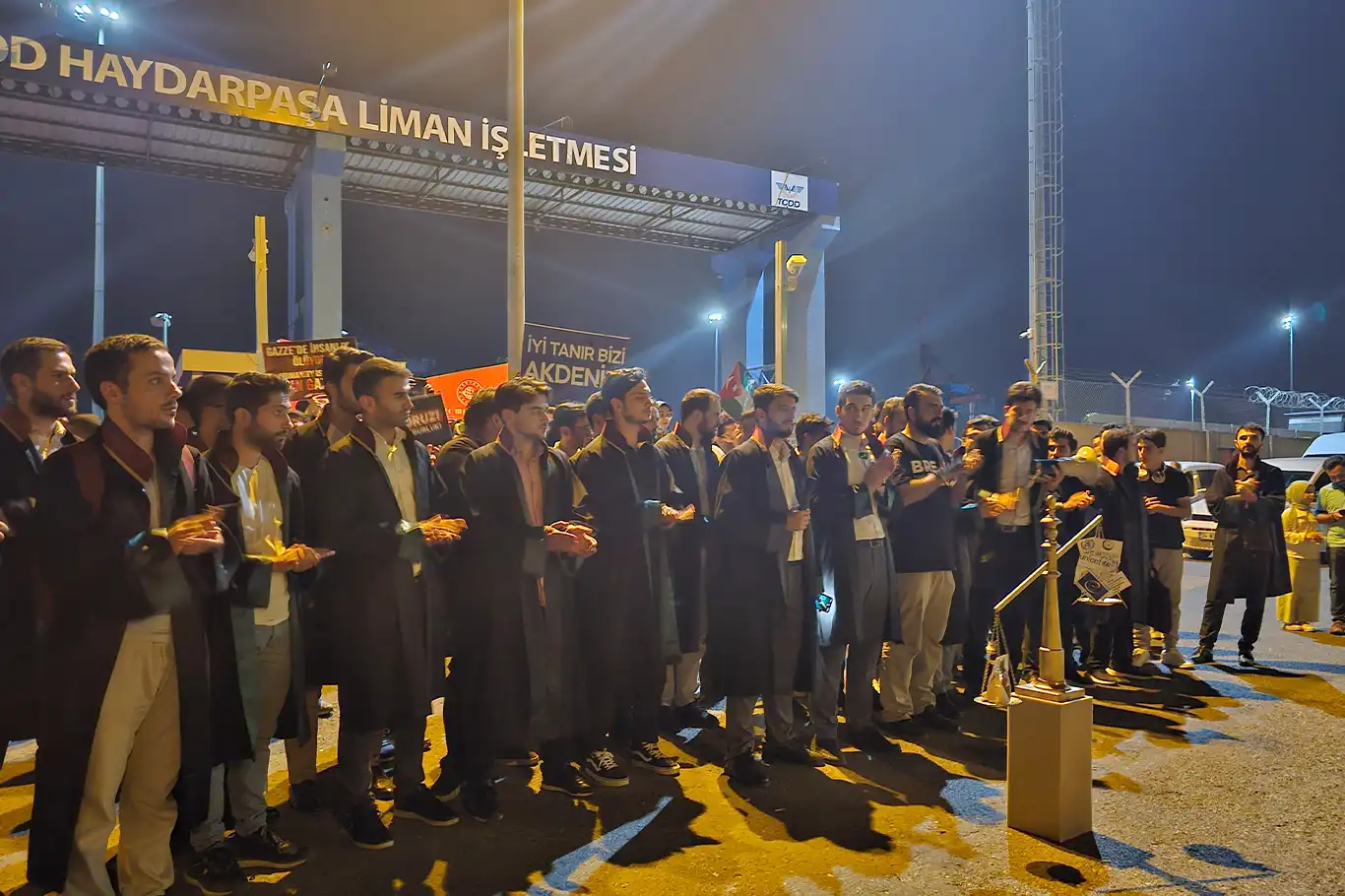 Hukukçulardan Gazze gemisi nöbeti tutan aktivistlere destek Hukukçulardan Gazze gemisi nöbeti tutan aktivistlere destek