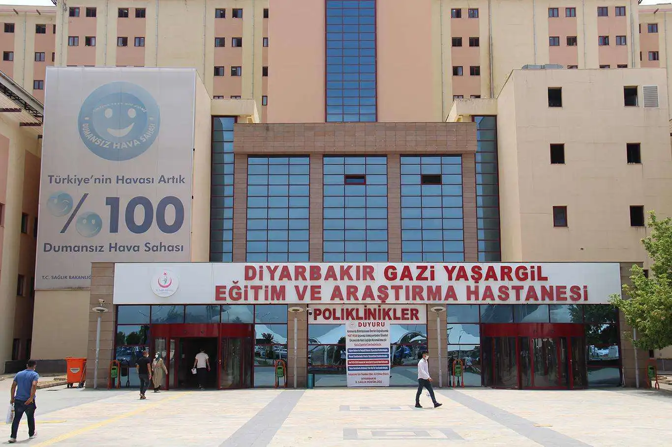 Diyarbakır Gazi Yaşargil Eğitim ve Araştırma Hastanesi başhekimi istifa etti Diyarbakır Gazi Yaşargil Eğitim ve Araştırma Hastanesi başhekimi istifa etti