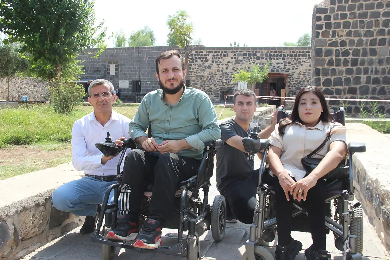 Engelliler için çarşıya çıkmak büyük engel Engelliler için çarşıya çıkmak büyük engel