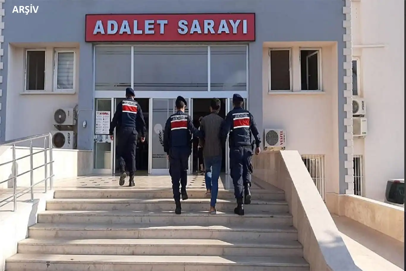 Şırnak'ta Jandarma Operasyonları: 22 şahıs hakkında işlem, 4 şüpheli yakalandı Şırnak'ta Jandarma Operasyonları: 22 şahıs hakkında işlem, 4 şüpheli yakalandı