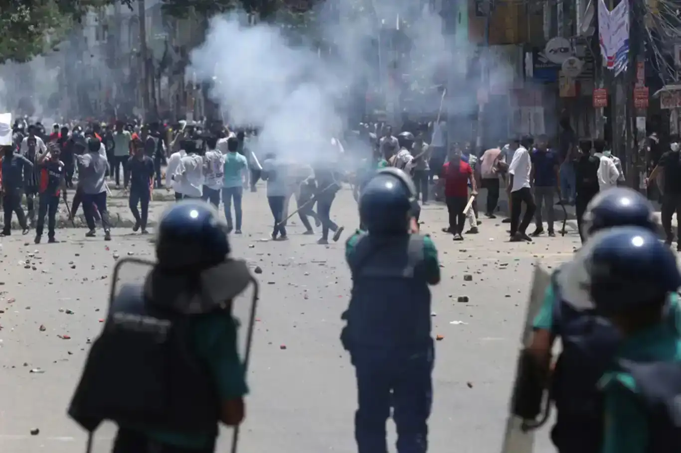 Bangladeş'in eski Başbakanı yaklaşık 200 olaydan suçlanıyor Bangladeş'in eski Başbakanı yaklaşık 200 olaydan suçlanıyor