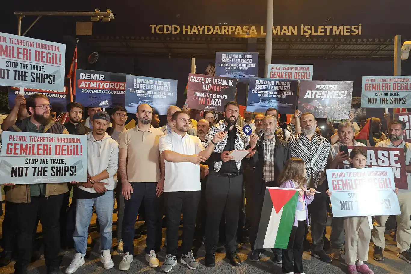 Songür: Vicdan Gemisi’nin önüne siyasi engeller koymak, soykırımın bir ortağı olma riskini taşır! Songür: Vicdan Gemisi’nin önüne siyasi engeller koymak, soykırımın bir ortağı olma riskini taşır!