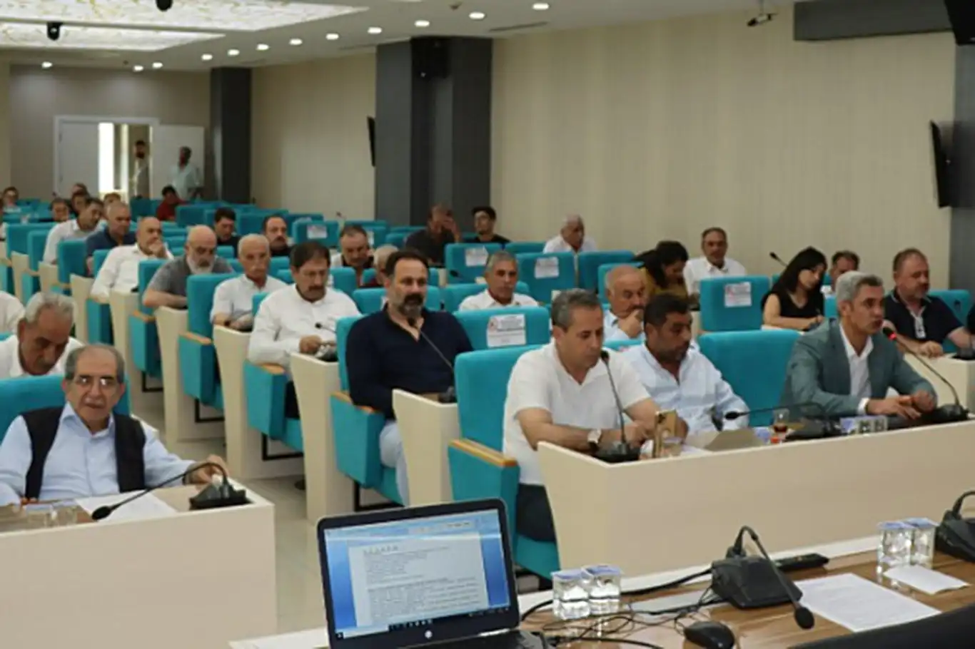 Şanlıurfa'da 7 meclis üyesi istifa etti Şanlıurfa'da 7 meclis üyesi istifa etti