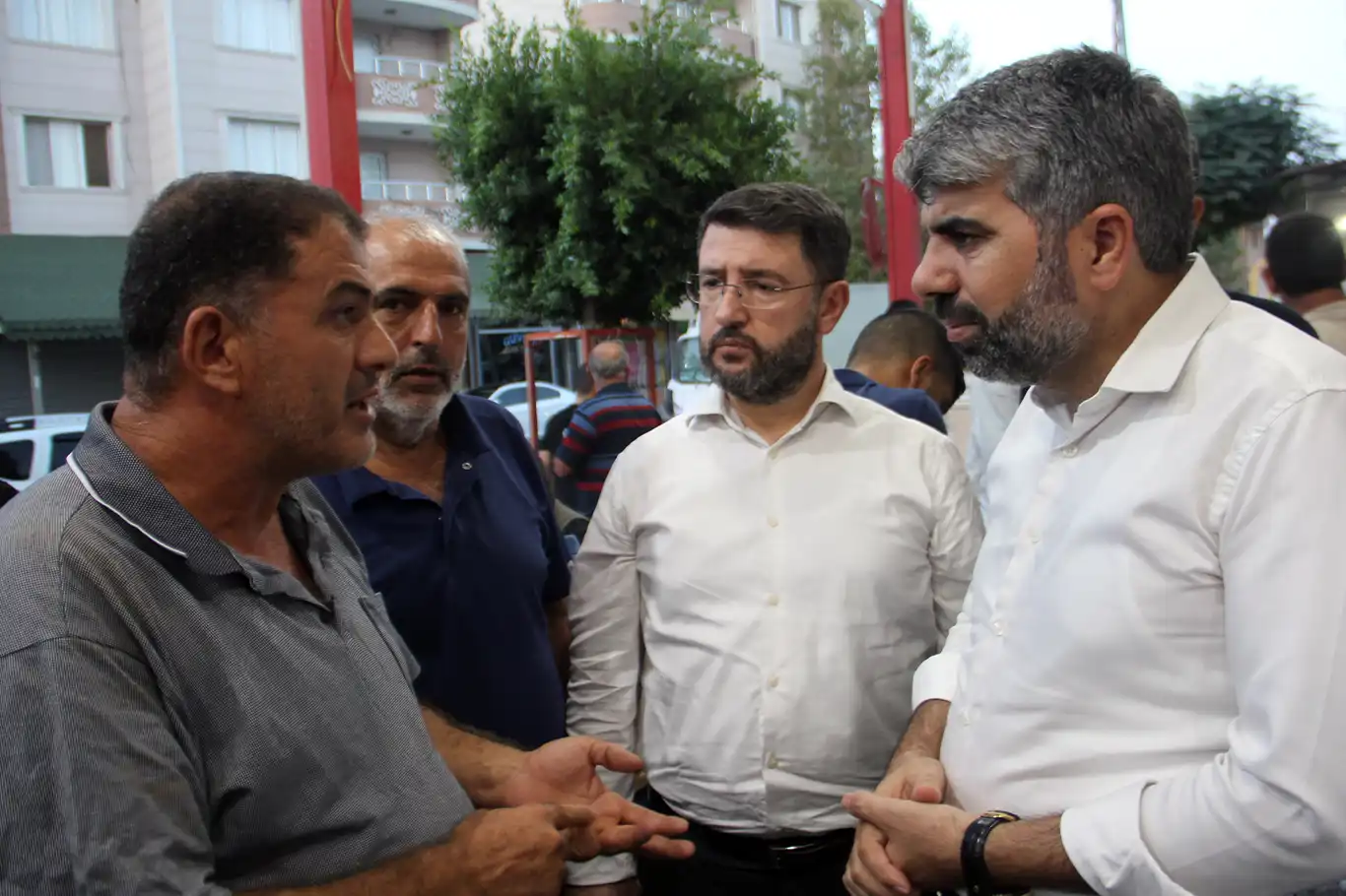 HÜDA PAR Milletvekili Faruk Dinç, Yüreğir'de çiftçilerle buluştu HÜDA PAR Milletvekili Faruk Dinç, Yüreğir'de çiftçilerle buluştu