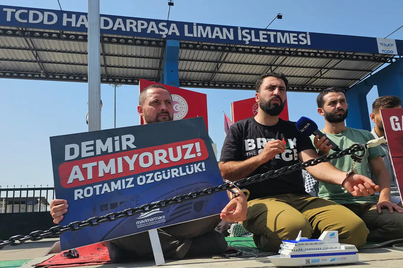 Gazze gemisi nöbeti tutan aktivistler: Burada hukuki ve yasal olmayan bir süreç işliyor Gazze gemisi nöbeti tutan aktivistler: Burada hukuki ve yasal olmayan bir süreç işliyor