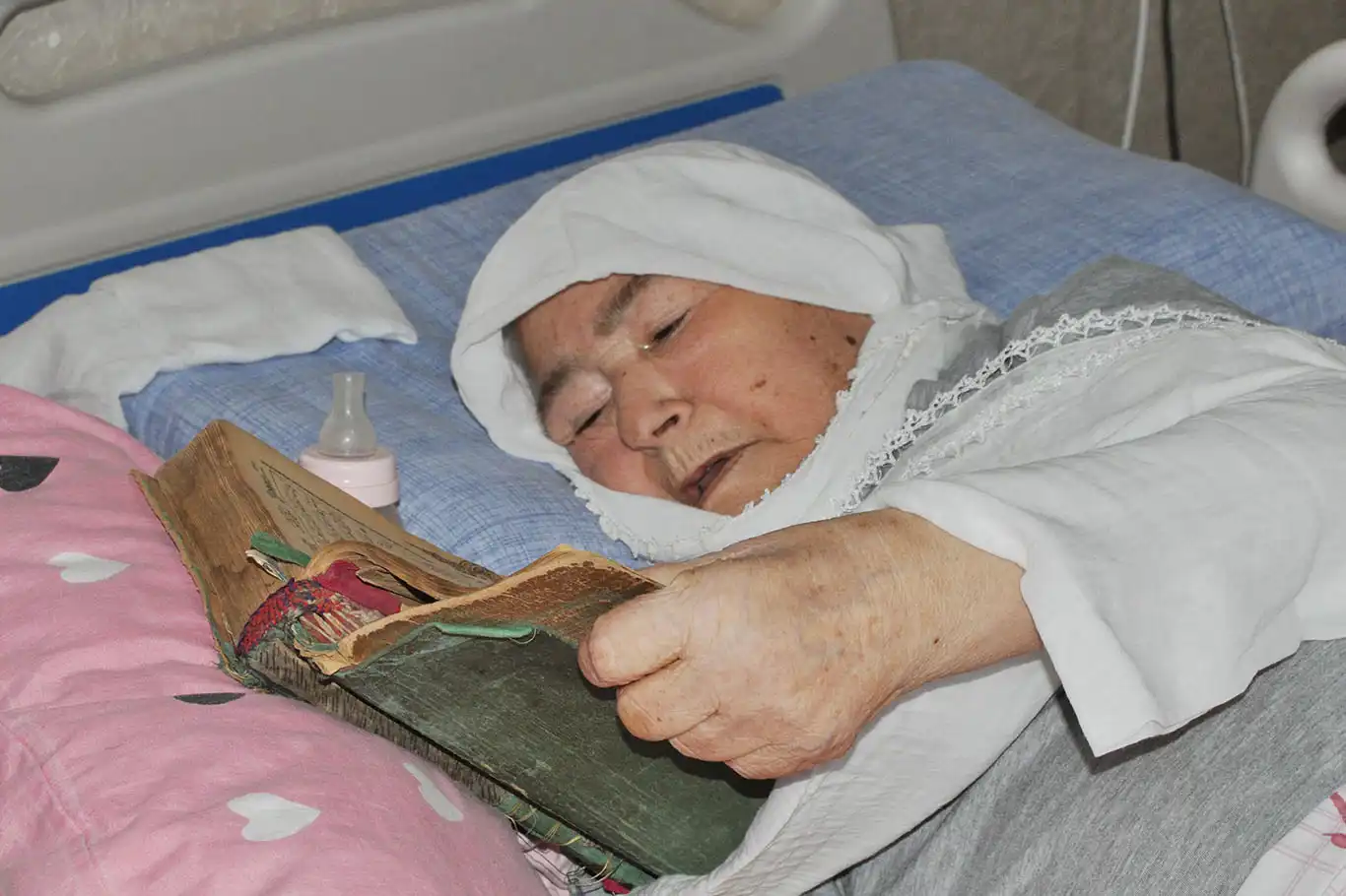 Yarım asırdır aynı Kur'an'ı okumanın aşkıyla yaşıyor Yarım asırdır aynı Kur'an'ı okumanın aşkıyla yaşıyor