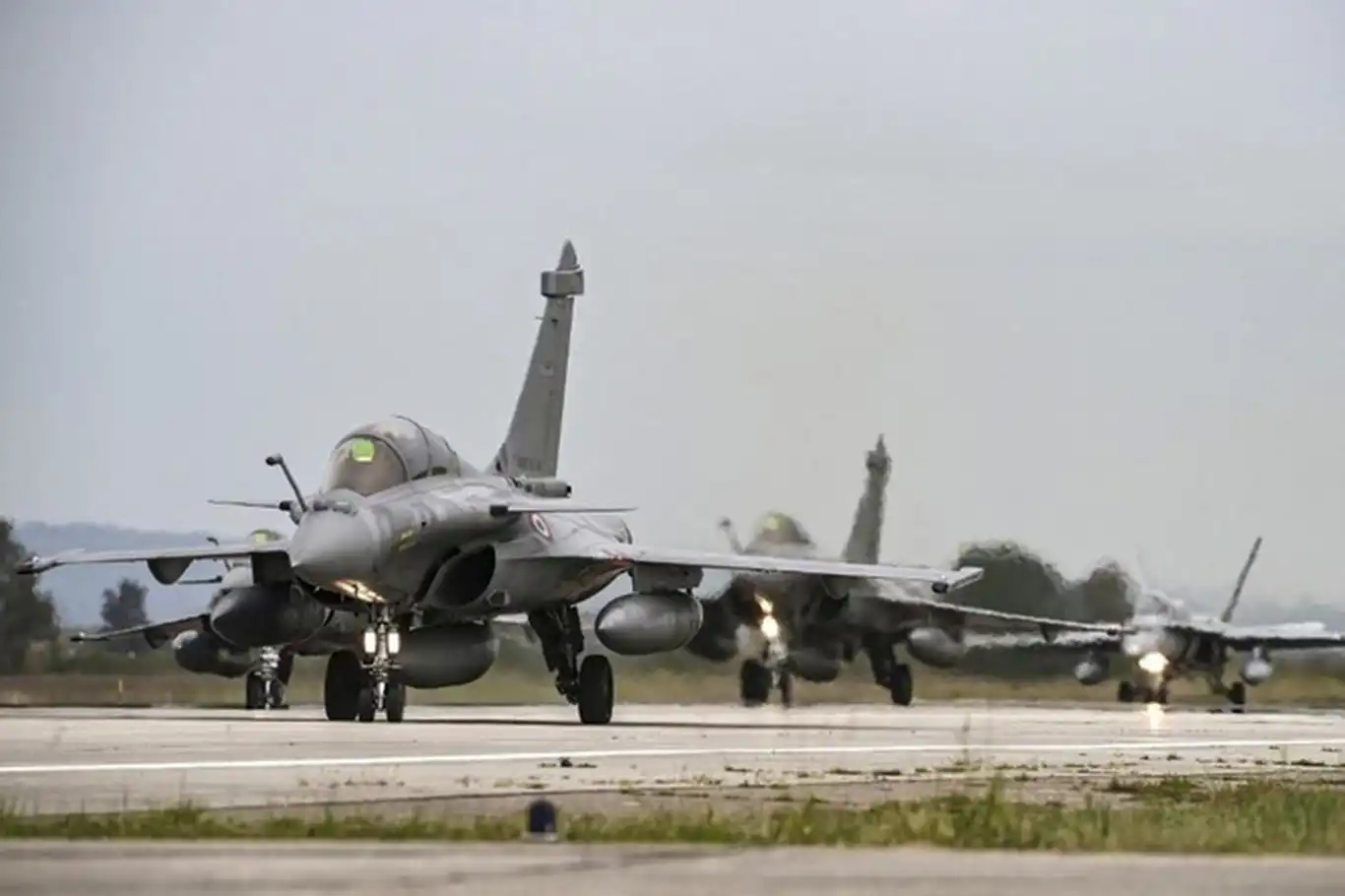 Yunanistan, Fransa'dan 24 Rafale savaş uçağı aldı Yunanistan, Fransa'dan 24 Rafale savaş uçağı aldı