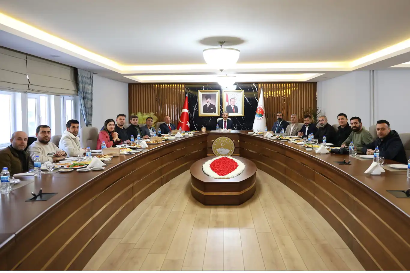 Şırnak Valisi Birol Ekici gazetecilerle bir araya geldi Şırnak Valisi Birol Ekici gazetecilerle bir araya geldi