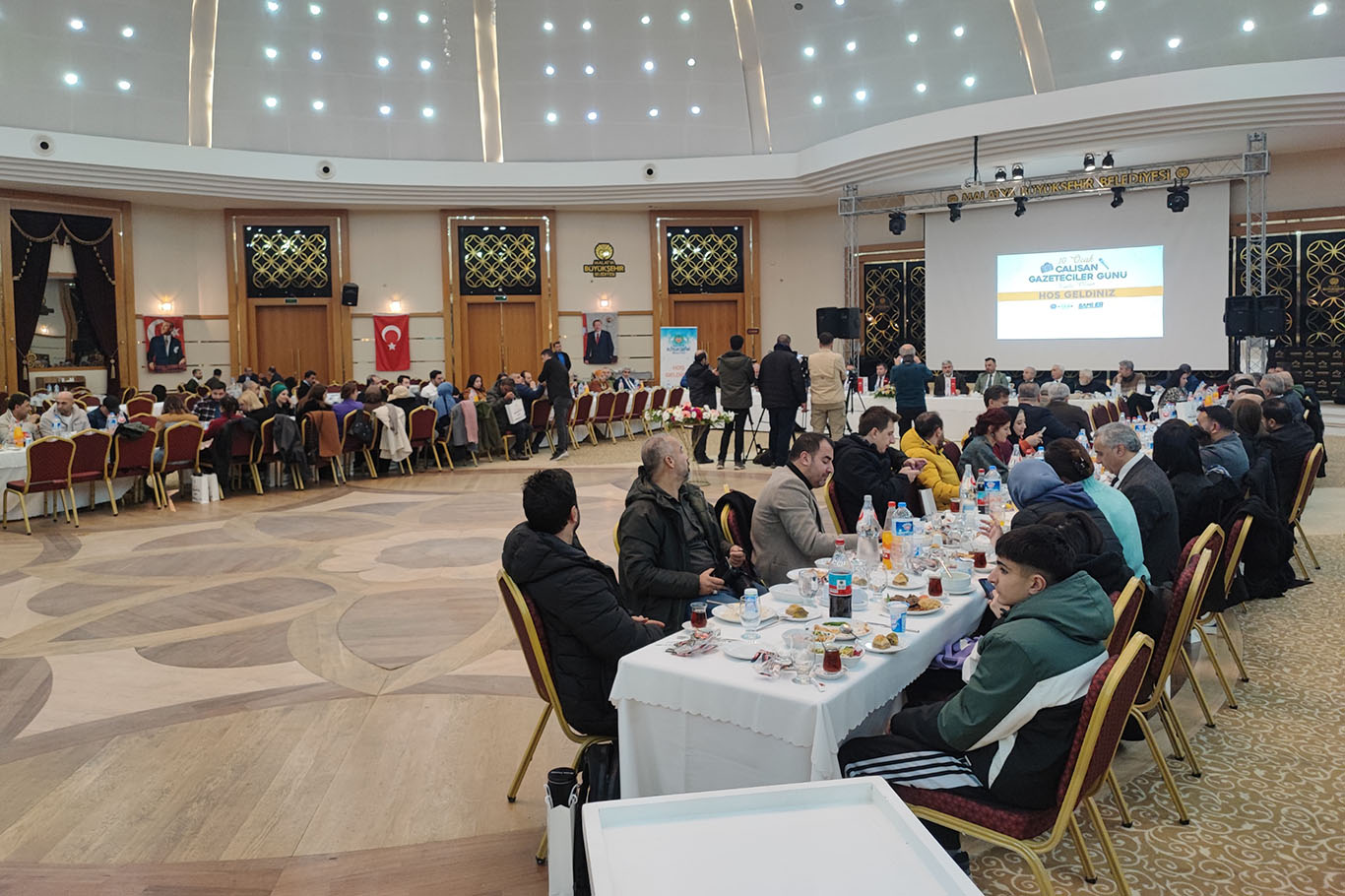 Başkan Er, çalışan gazeteciler gününde Gazze'de şehit edilen gazetecilere dikkat çekti