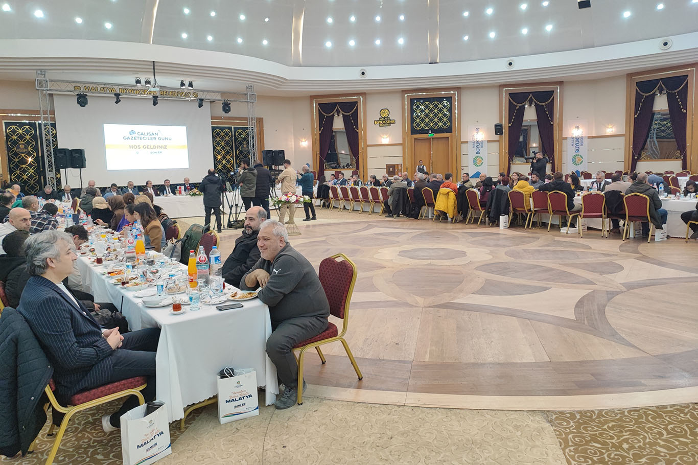 Başkan Er, çalışan gazeteciler gününde Gazze'de şehit edilen gazetecilere dikkat çekti