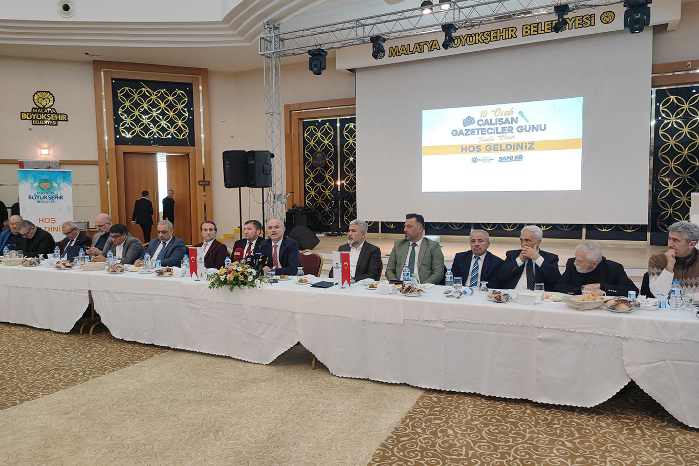 Başkan Er, çalışan gazeteciler gününde Gazze'de şehit edilen gazetecilere dikkat çekti