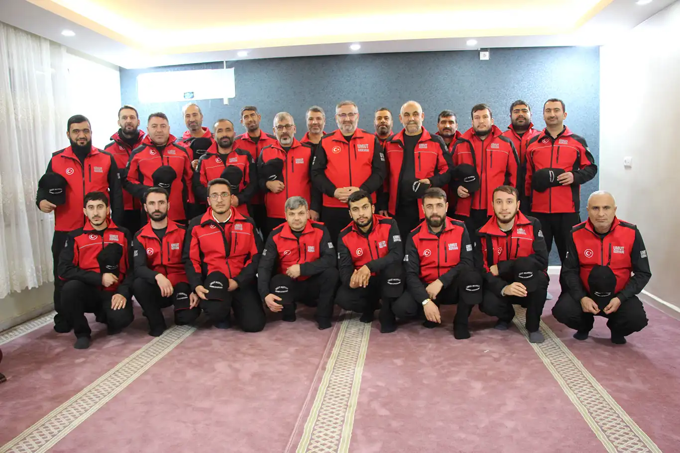 Umut Kervanı Vakfı Gaziantep'te de arama kurtarma ekibi kurdu Umut Kervanı Vakfı Gaziantep'te de arama kurtarma ekibi kurdu