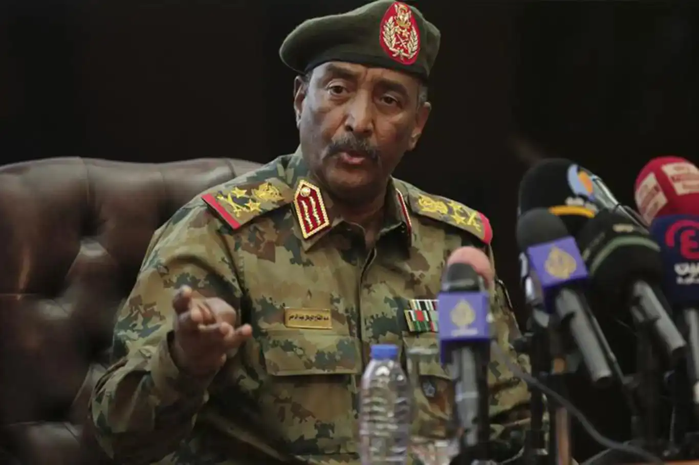 البرهان: لن تتوقف الحرب في السودان ما لم يتم قطع الدعم الخارجي لقوات الدعم السريع البرهان: لن تتوقف الحرب في السودان ما لم يتم قطع الدعم الخارجي لقوات الدعم السريع