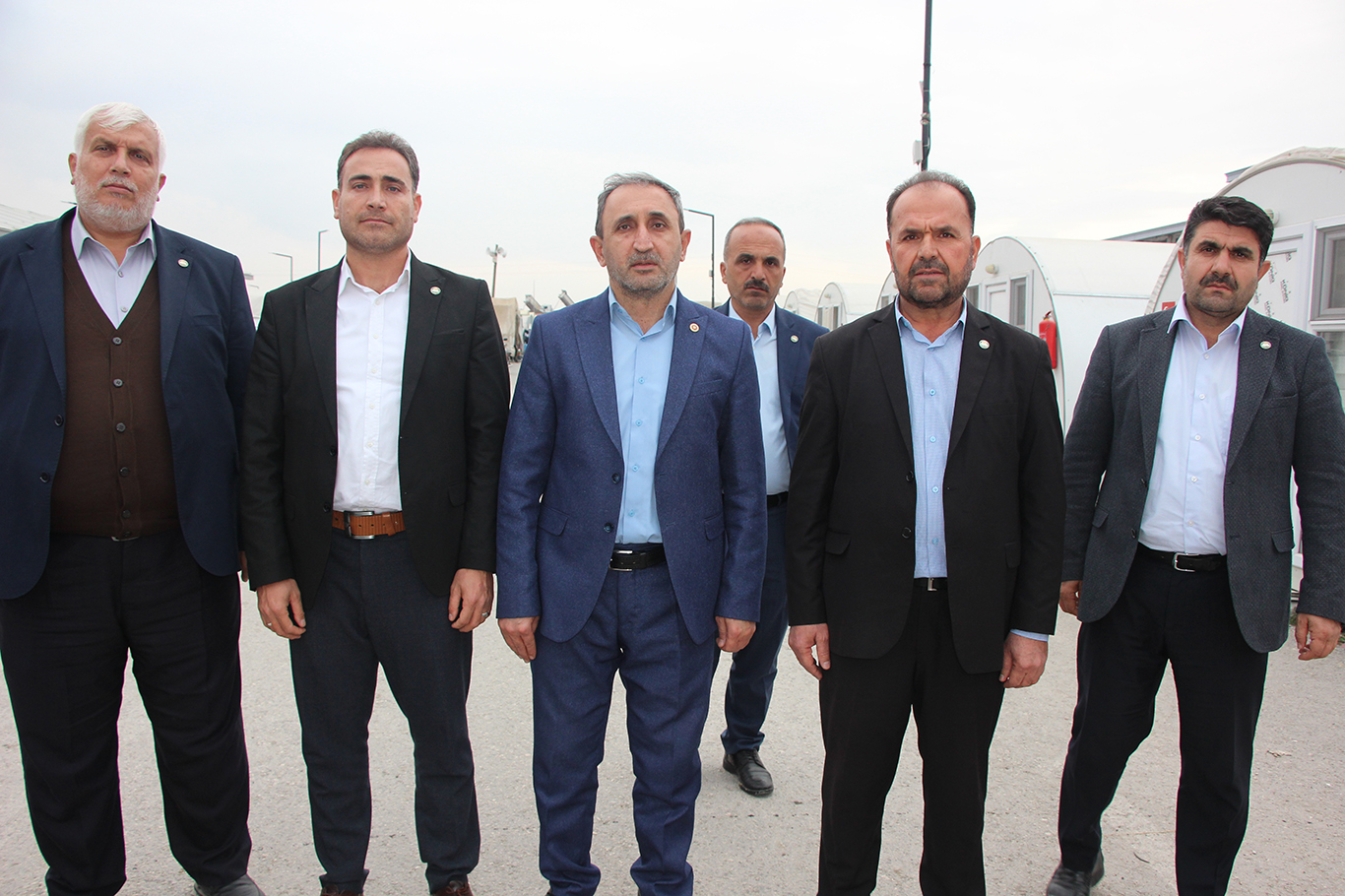 HÜDA PAR Milletvekili Şahzade Demir depremzedeleri ziyaret etti