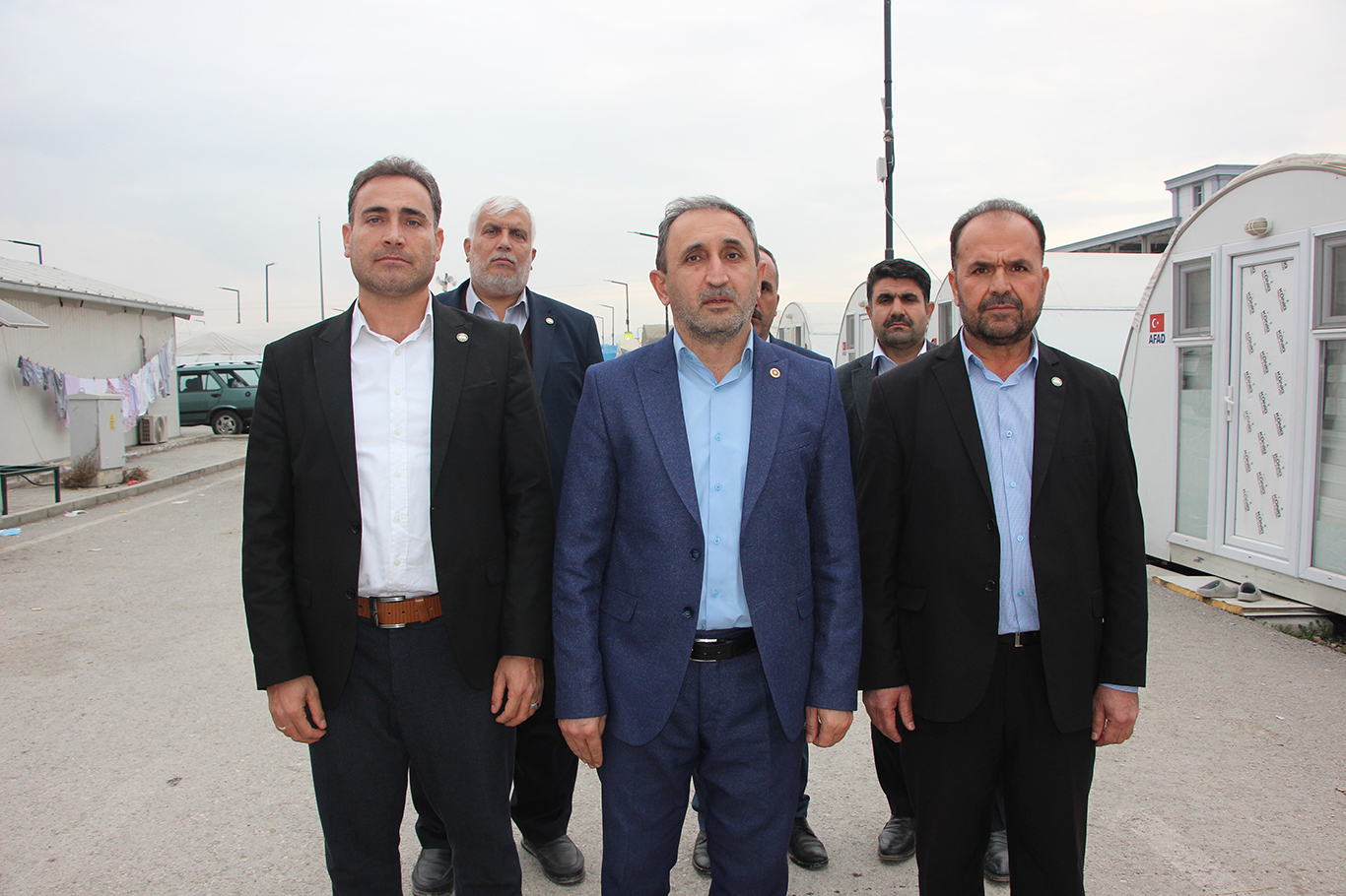 HÜDA PAR Milletvekili Şahzade Demir depremzedeleri ziyaret etti