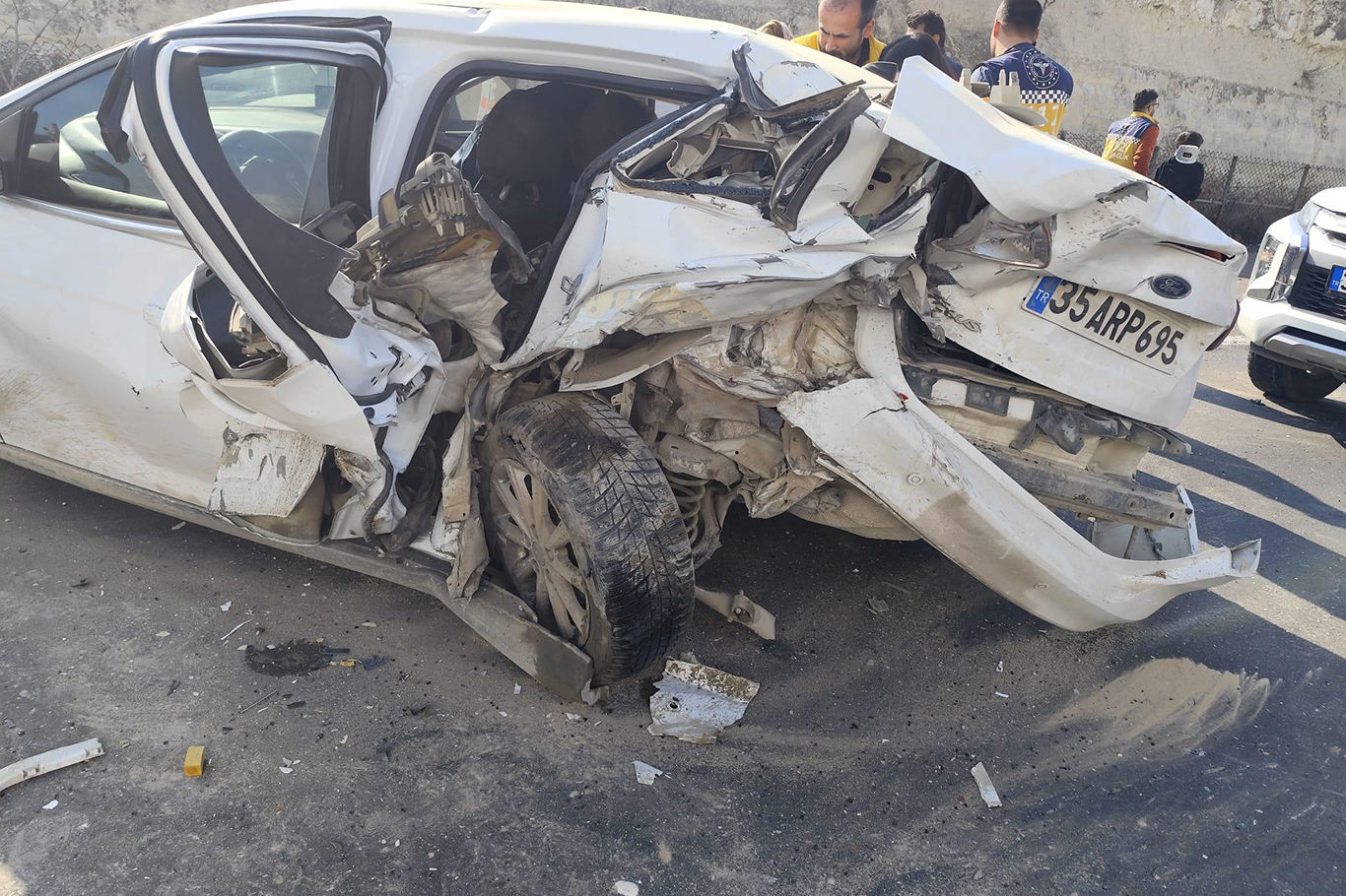 Şanlıurfa’da iki otomobil çarpıştı: 12 yaralı