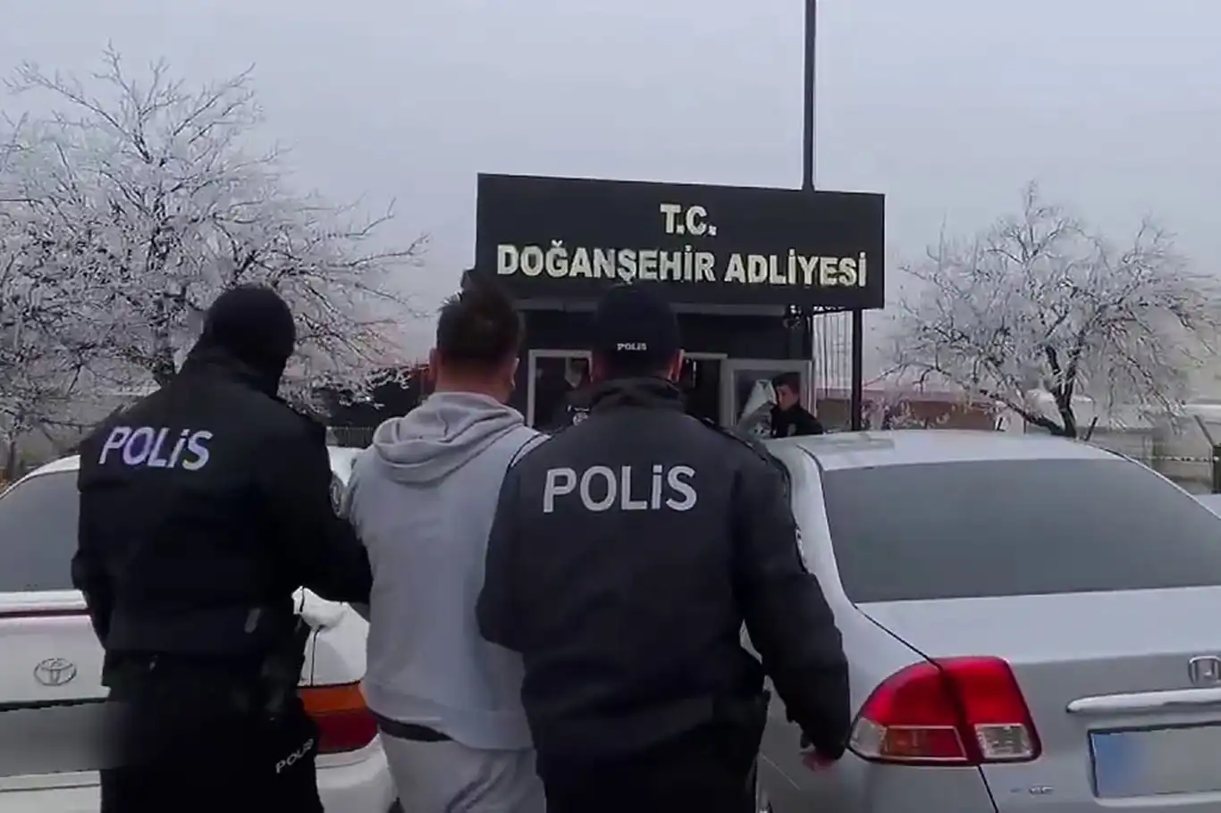 Malatya'da 1 milyon TL değerinde bakır kablo çalan hırsızlar yakalandı Malatya'da 1 milyon TL değerinde bakır kablo çalan hırsızlar yakalandı