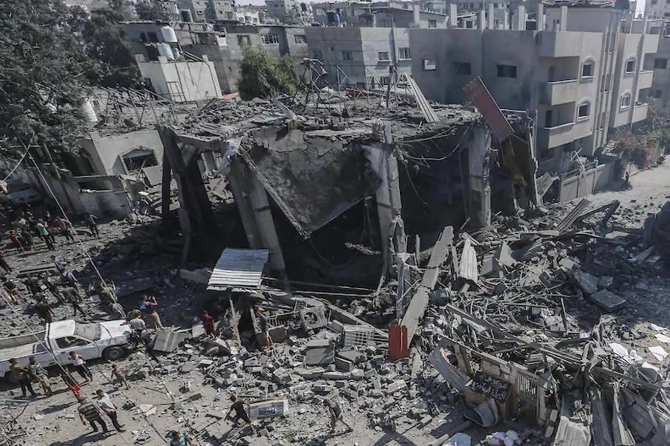 Deyr El Balah ve Refah saldırısında 18 şehit Deyr El Balah ve Refah saldırısında 18 şehit