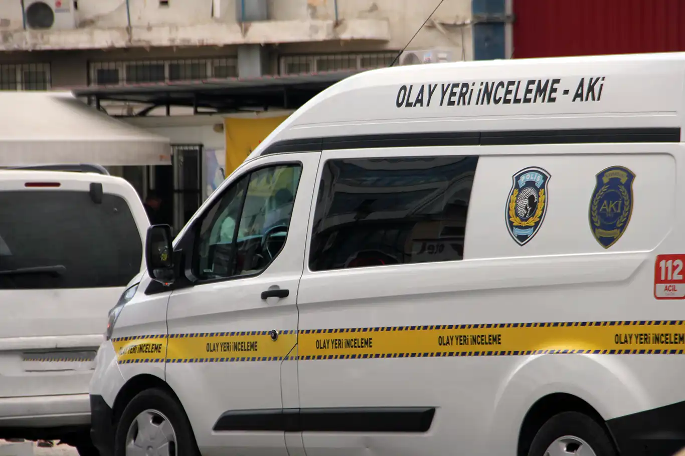 Adana'da 3 kişi boğazları kesilmiş halde bulundu Adana'da 3 kişi boğazları kesilmiş halde bulundu