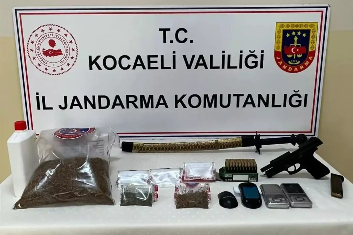 Kocaeli'de uyuşturucu operasyonu: 1 tutuklama Kocaeli'de uyuşturucu operasyonu: 1 tutuklama