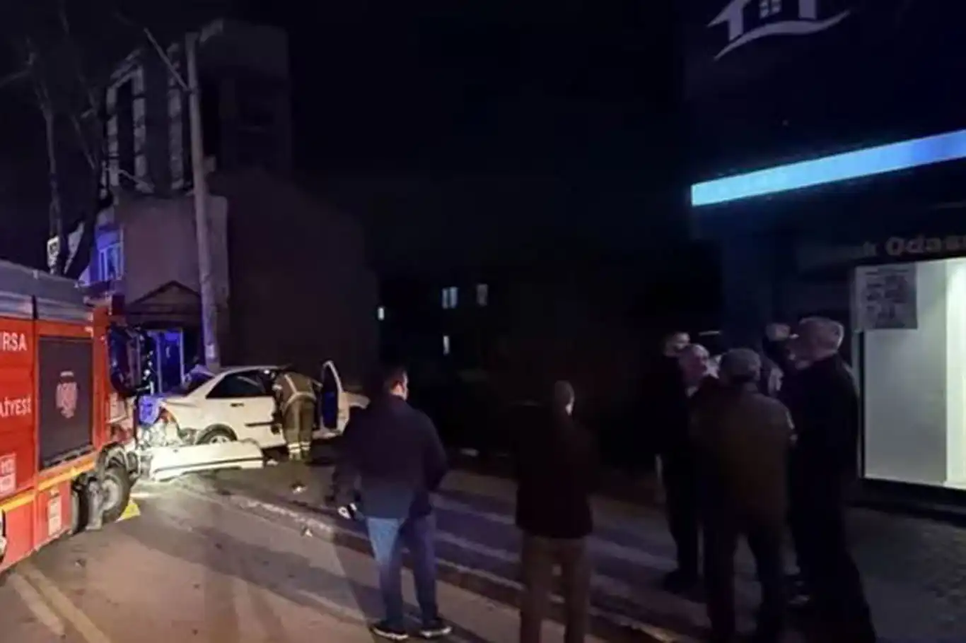 Bursa’da feci kaza: 1 ölü, 3 yaralı Bursa’da feci kaza: 1 ölü, 3 yaralı
