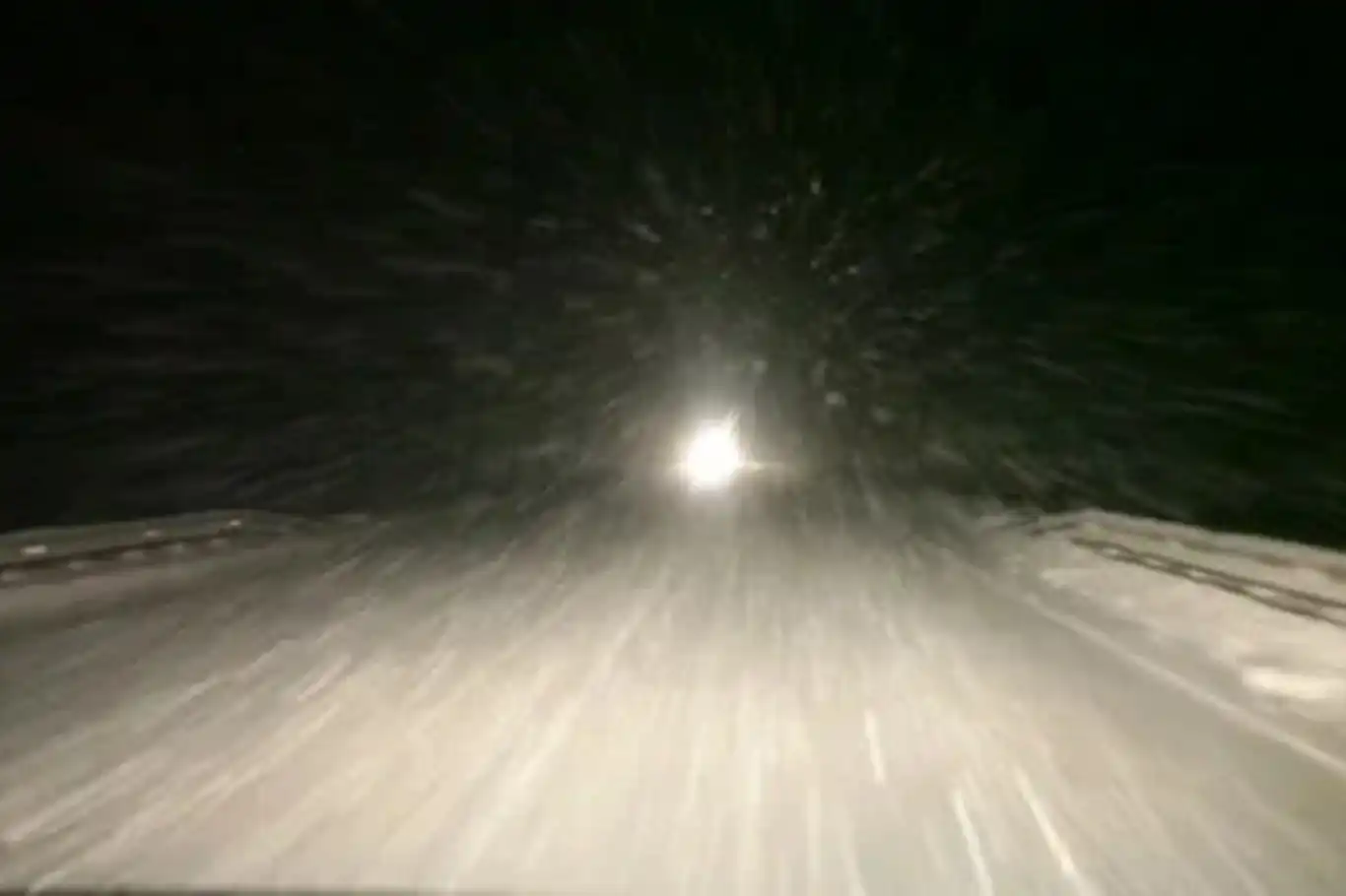 Ardahan-Şavşat kara yolu ulaşıma kapandı Ardahan-Şavşat kara yolu ulaşıma kapandı