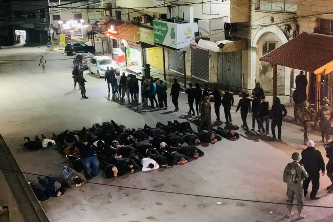 Siyonist işgal rejimi en az 100 Filistinliyi daha alıkoydu Siyonist işgal rejimi en az 100 Filistinliyi daha alıkoydu