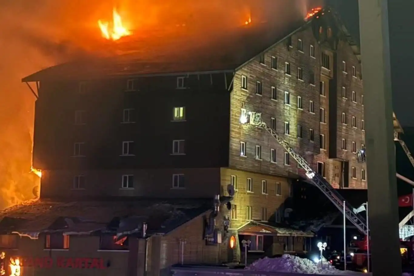 Bolu'daki yangın faciasında 66 kişi hayatını kaybetti, 51 kişi yaralandı Bolu'daki yangın faciasında 66 kişi hayatını kaybetti, 51 kişi yaralandı