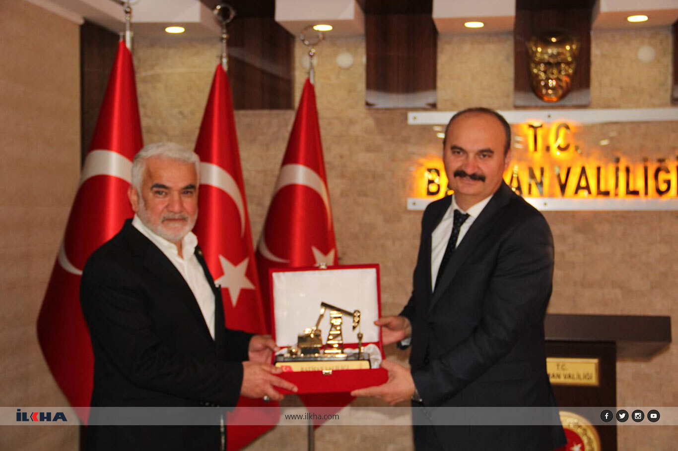 HÜDA PAR Leader Zekeriya Yapıcıoğlu meets with Batman Governor Ekrem Canalp HÜDA PAR Leader Zekeriya Yapıcıoğlu meets with Batman Governor Ekrem Canalp