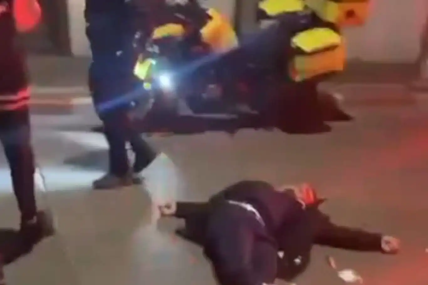 Tel Aviv'deki bıçaklı eylemde 4 işgalci yaralandı, fail şehit edildi Tel Aviv'deki bıçaklı eylemde 4 işgalci yaralandı, fail şehit edildi