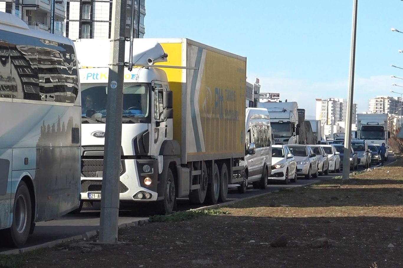 Tepeşehir Kavşağı'nda trafik çilesi günden güne artıyor
