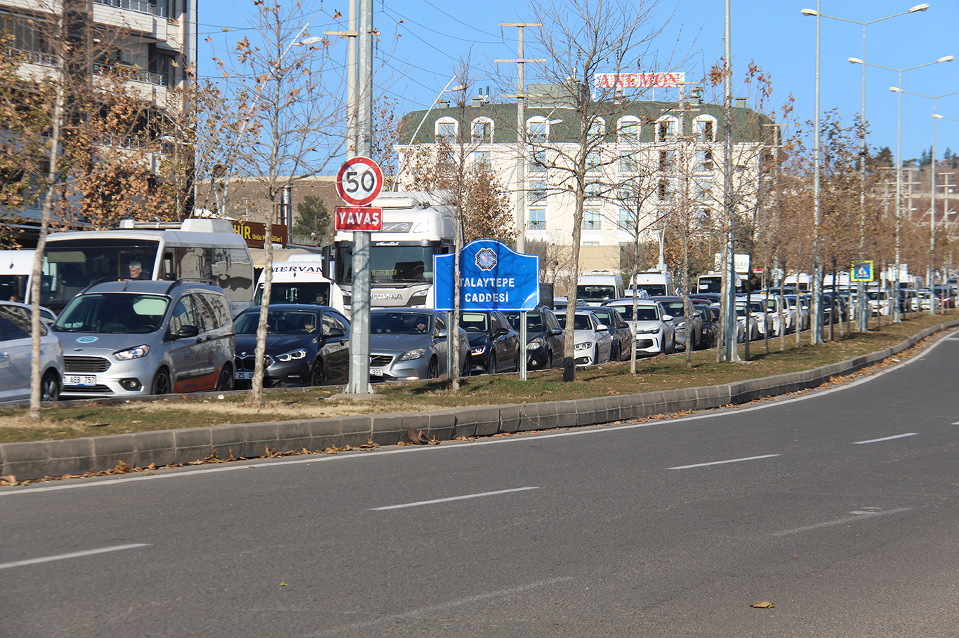 Tepeşehir Kavşağı'nda trafik çilesi günden güne artıyor