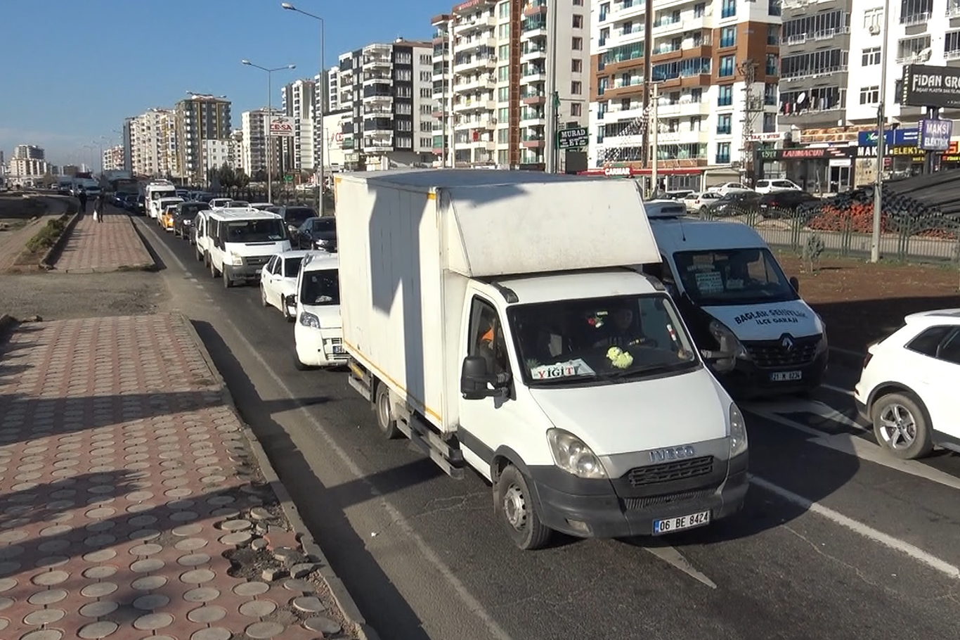 Tepeşehir Kavşağı'nda trafik çilesi günden güne artıyor