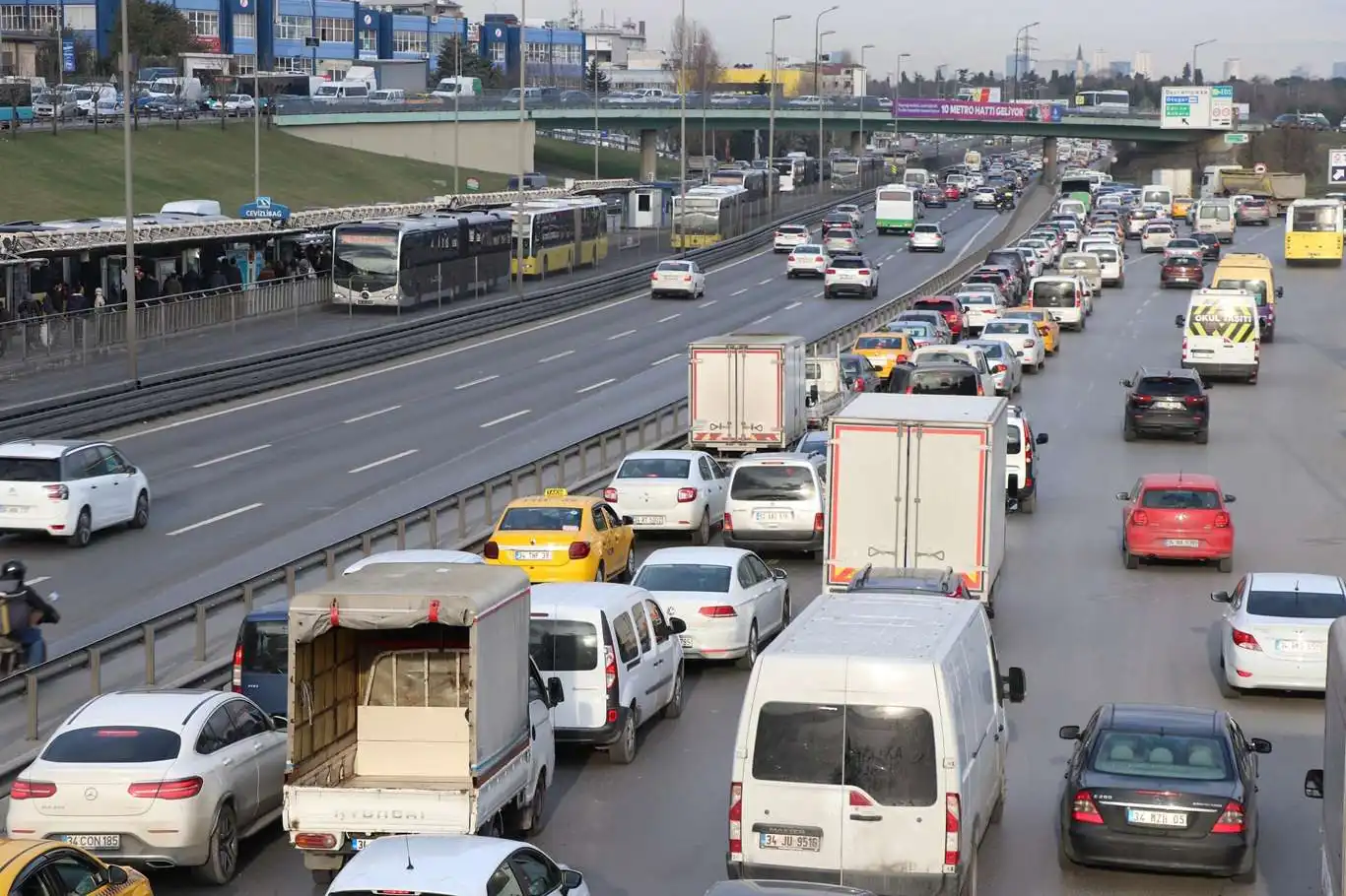 2024 yılında 2 milyon 598 bin taşıtın trafiğe kaydı yapıldı 2024 yılında 2 milyon 598 bin taşıtın trafiğe kaydı yapıldı