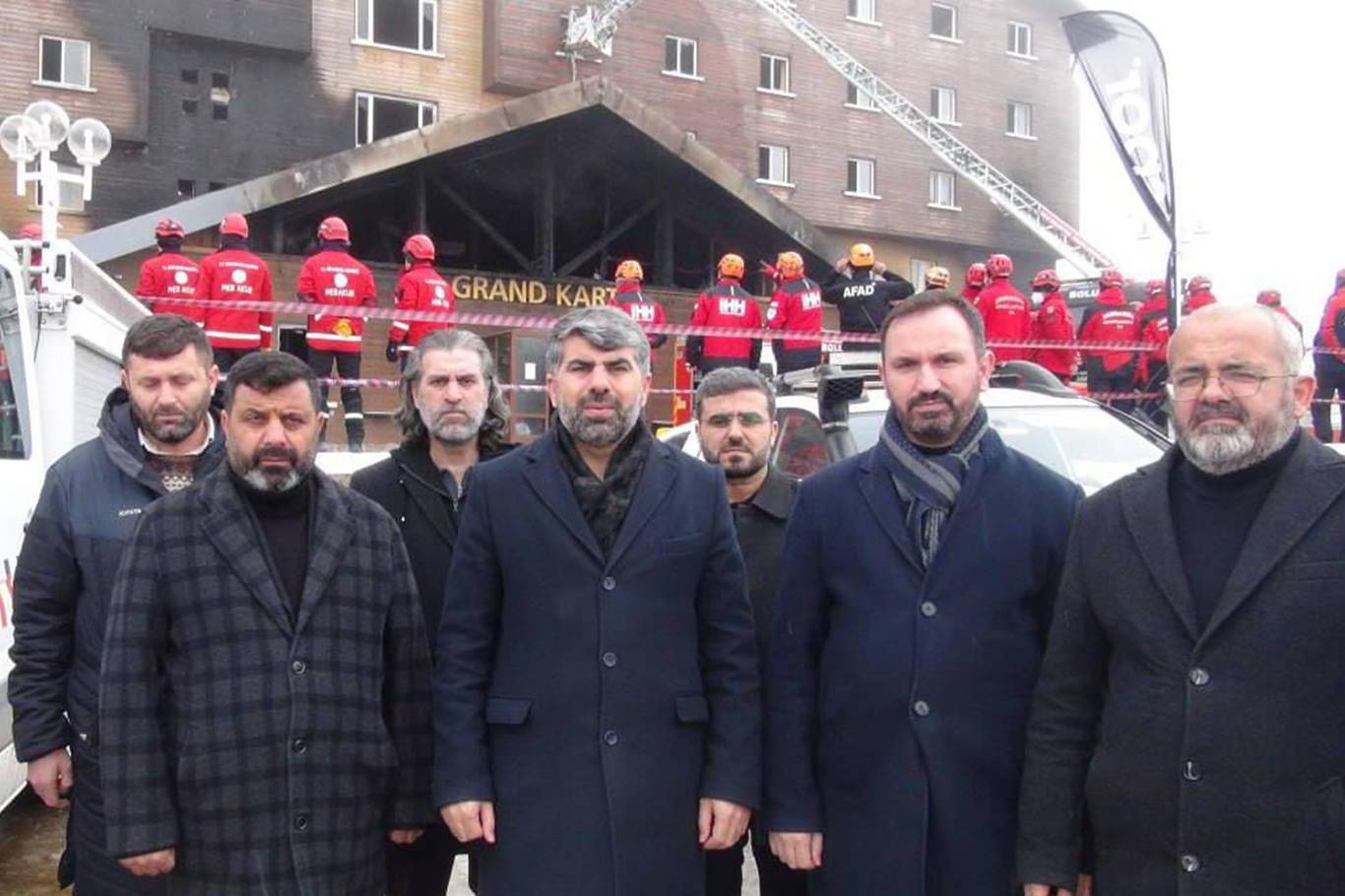 HÜDA PAR Milletvekili Dinç, Bolu’daki yangın bölgesinde HÜDA PAR Milletvekili Dinç, Bolu’daki yangın bölgesinde