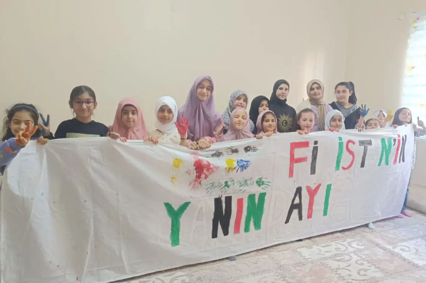 Mardinli çocuklardan Filistin’e anlamlı destek Mardinli çocuklardan Filistin’e anlamlı destek
