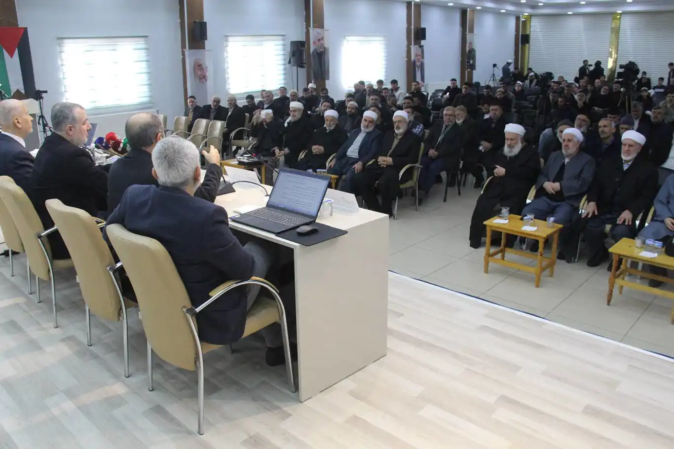 "Ümmetin Emaneti Kudüs ve Gazze" paneli önemli mesajlarla son buldu "Ümmetin Emaneti Kudüs ve Gazze" paneli önemli mesajlarla son buldu