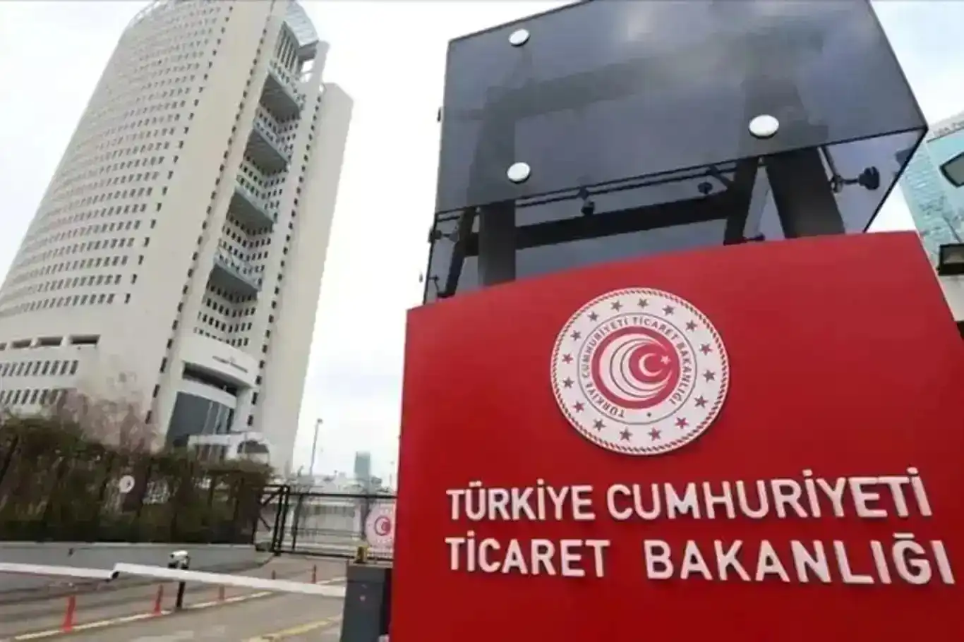 Ticaret Bakanlığı, 2025 için e-ihracat hedefini 8 milyar dolar olarak belirledi Ticaret Bakanlığı, 2025 için e-ihracat hedefini 8 milyar dolar olarak belirledi