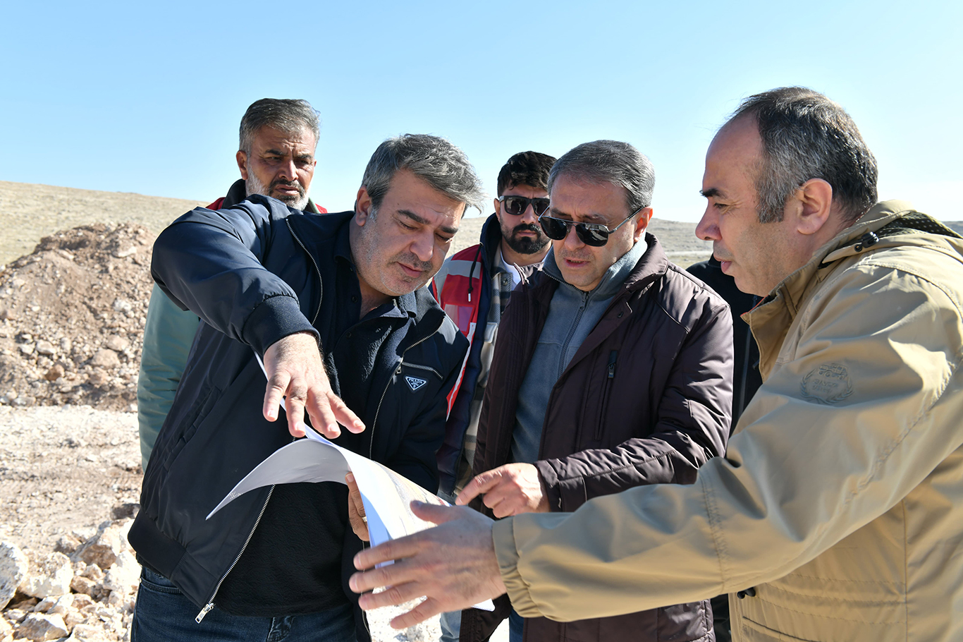 Vali Şıldak tarihi alanlarda devam eden çalışmaları yerinde inceledi Vali Şıldak tarihi alanlarda devam eden çalışmaları yerinde inceledi