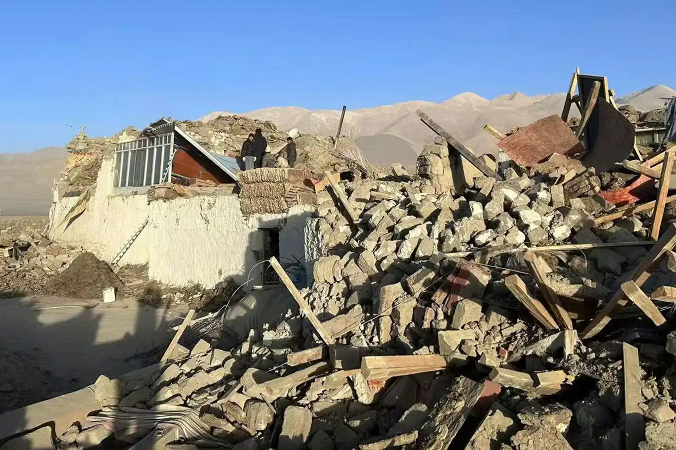 Çin’de 6,8 büyüklüğünde deprem: En az 53 ölü Çin’de 6,8 büyüklüğünde deprem: En az 53 ölü