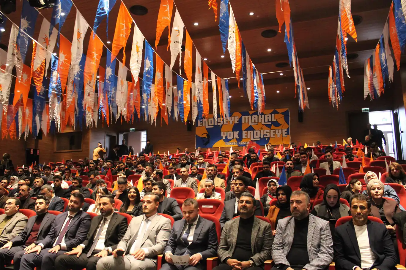 AK Parti Seyhan İlçe Gençlik Kolları 7. Olağan Kongresi yapıldı AK Parti Seyhan İlçe Gençlik Kolları 7. Olağan Kongresi yapıldı