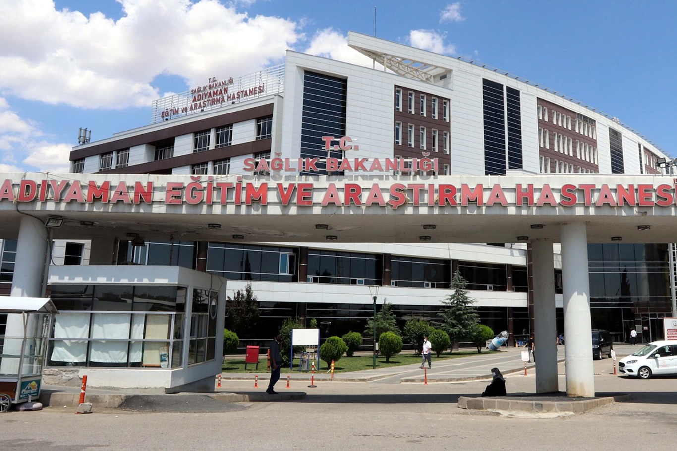 Adıyaman'da bir hastaya uyutulmadan açık kalp ameliyatı yapıldı Adıyaman'da bir hastaya uyutulmadan açık kalp ameliyatı yapıldı
