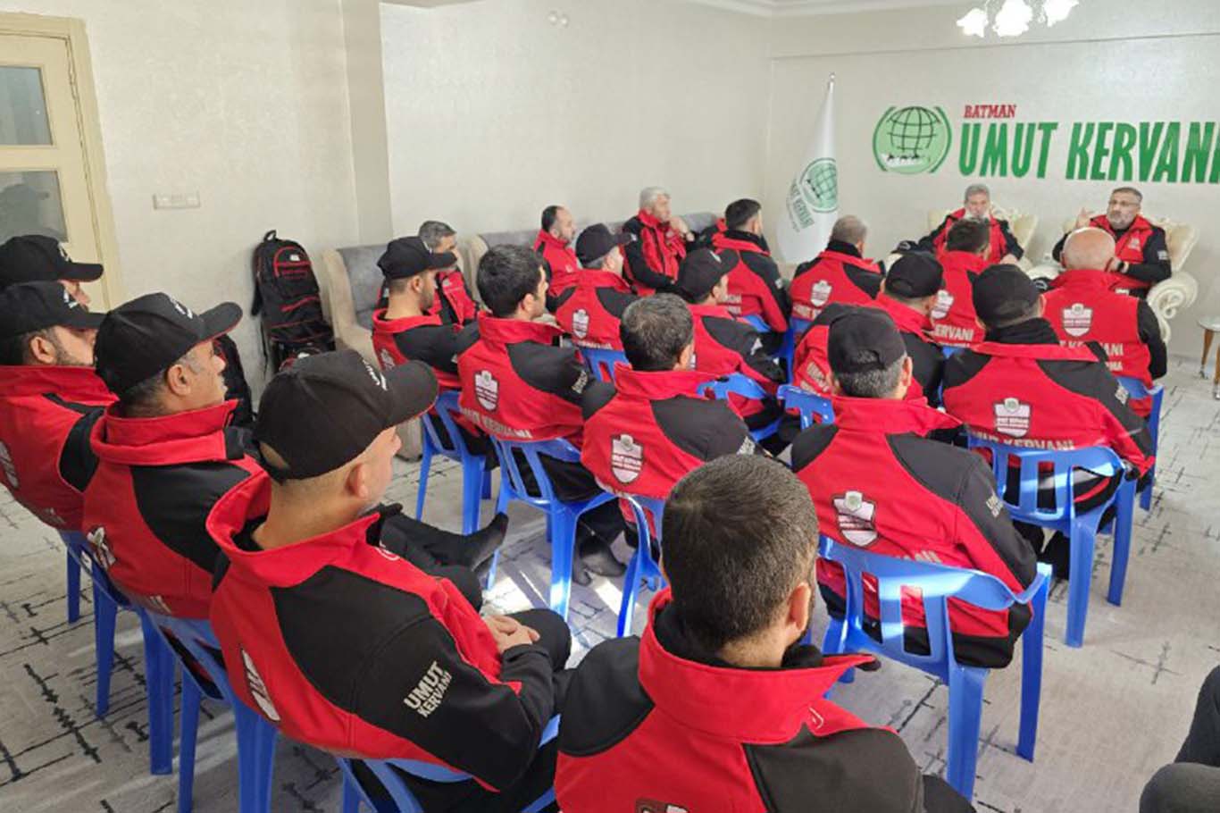 Batman'da Umut Kervanı Arama-Kurtarma Ekibine 'afet eğitim semineri' verildi