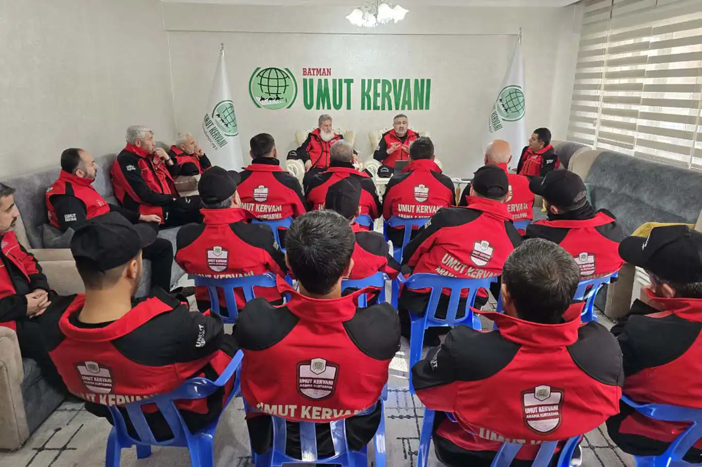Batman'da Umut Kervanı Arama-Kurtarma Ekibine 'afet eğitim semineri' verildi Batman'da Umut Kervanı Arama-Kurtarma Ekibine 'afet eğitim semineri' verildi